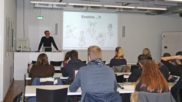 Jakob Maser als Sprecher in der Designakademie Berlin