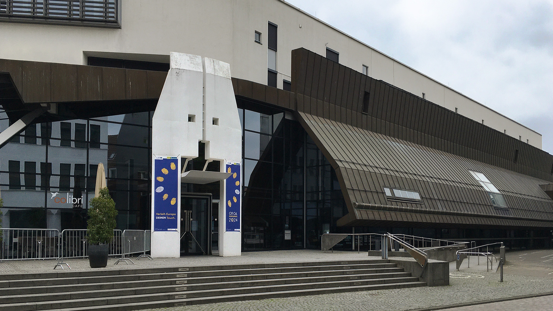Banner mit Aufruf zur Europawahl an der Stadtbibliothek in Münster