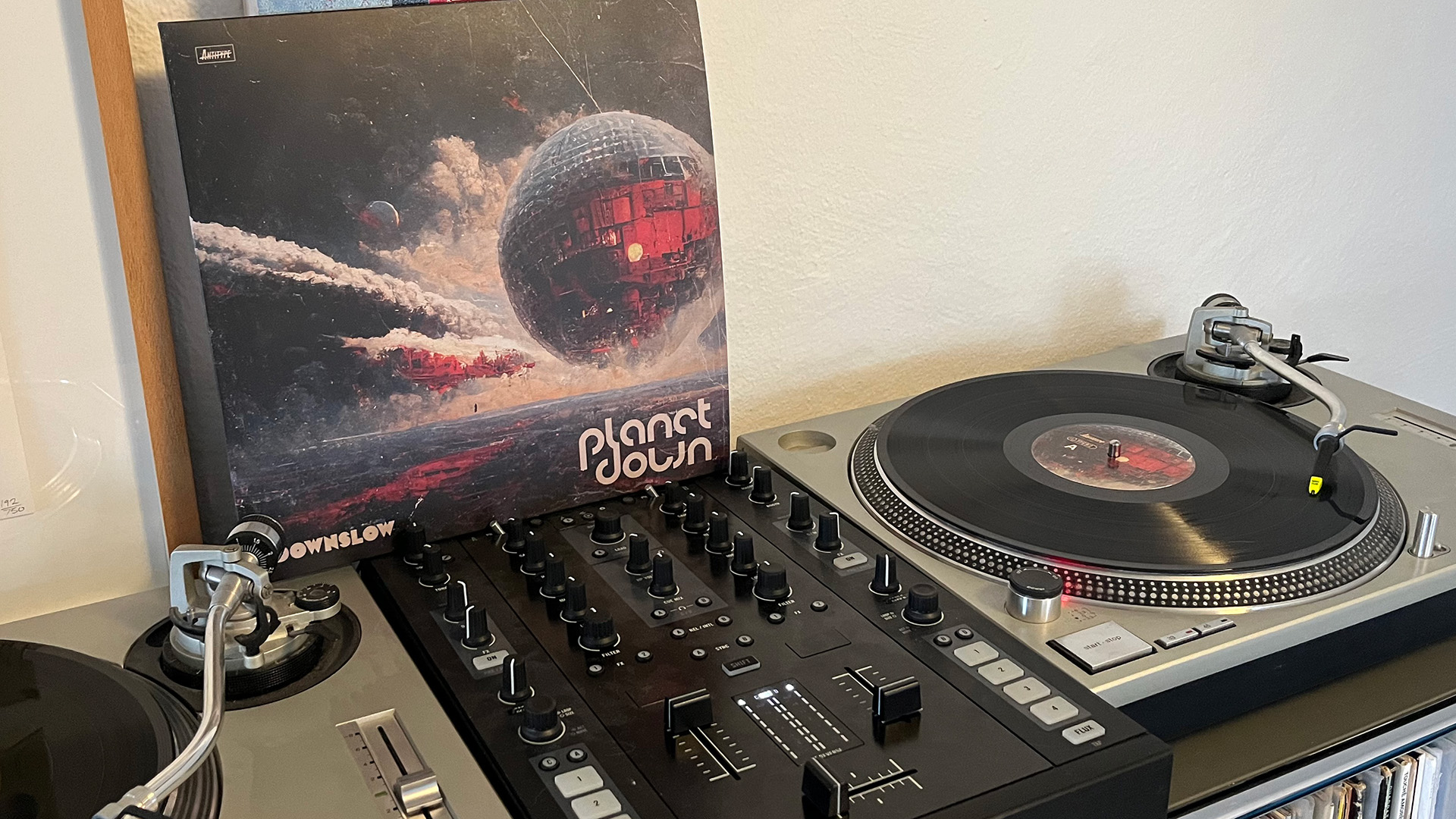 Album Artwork mit AI: Planet Down von Downslow
