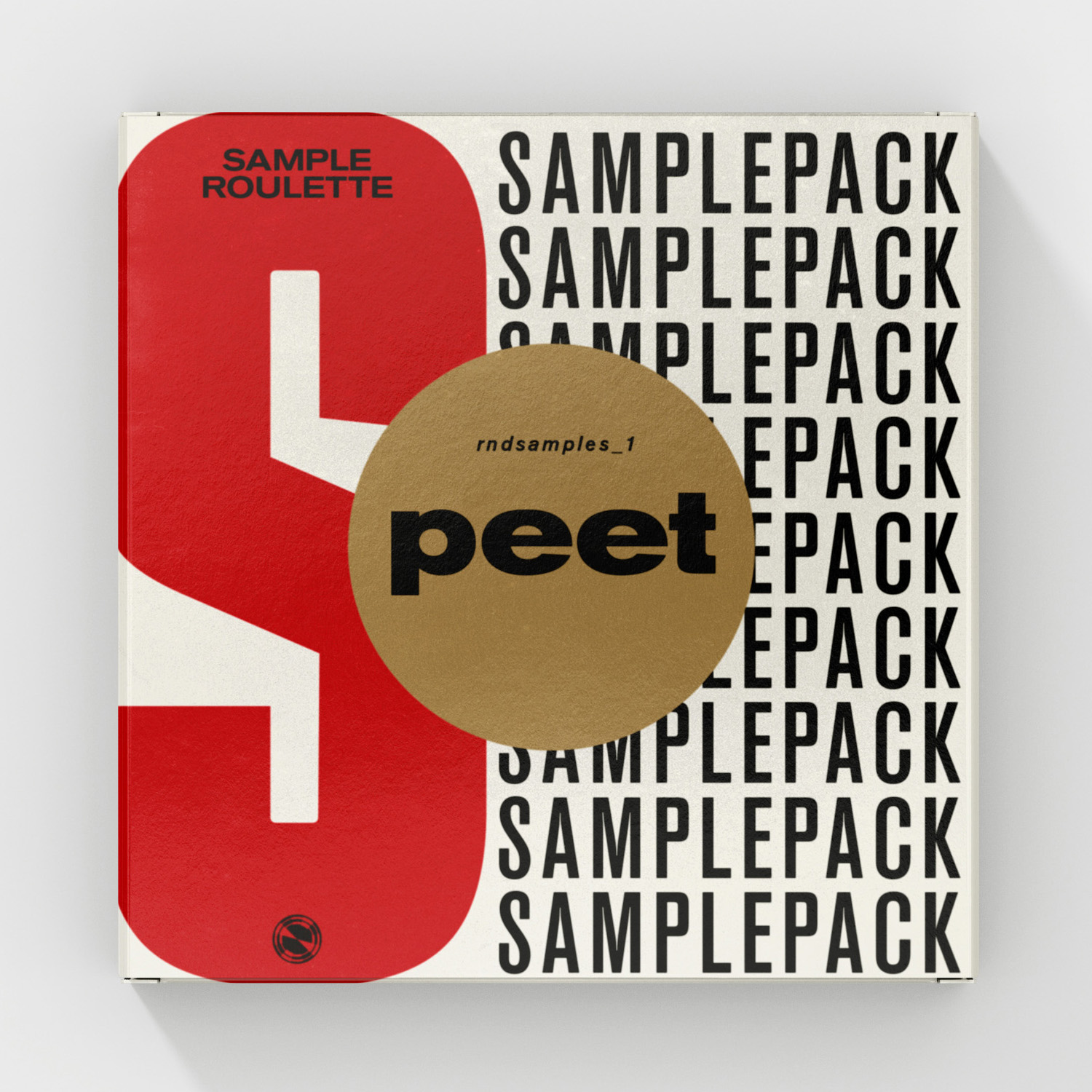 Quadratisches Cover für das Samplepack „peet“ (rndsamples_1) aus der Reihe Sample Roulette. Plakative typografische Gestaltung mit einer großen roten Form und weißem Symbol links, vielfach wiederholtem schwarzem Schriftzug „SAMPLEPACK“ rechts und einem überlagernden ockerfarbenen Kreis mit dem Schriftzug „peet“.
