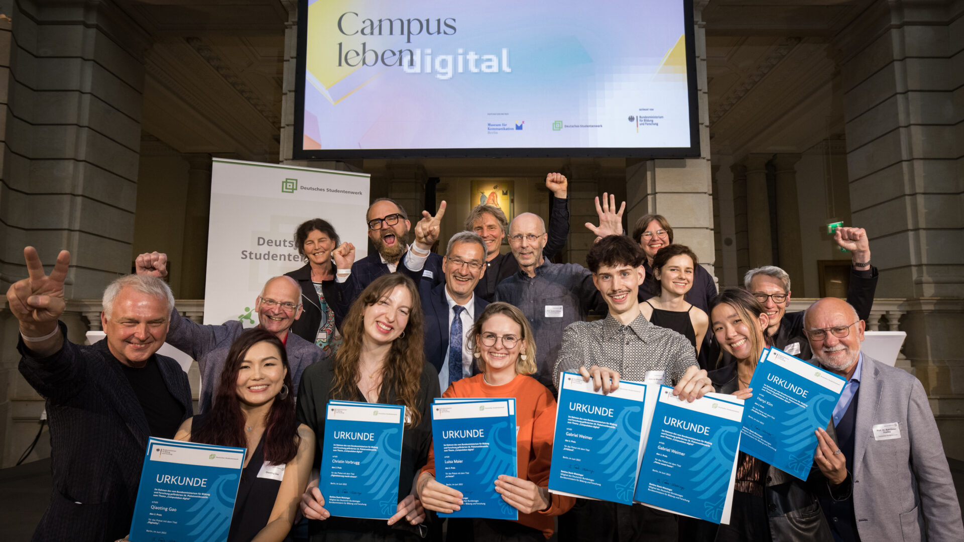 Ausstellung 36. Plakatwettbewerb des Deutschen Studentenwerks 2022 „Campusleben digital“